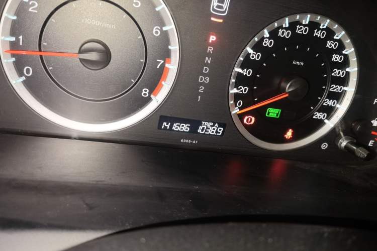 Used Honda Accord 2011 2.0L EX Odometer Close Up