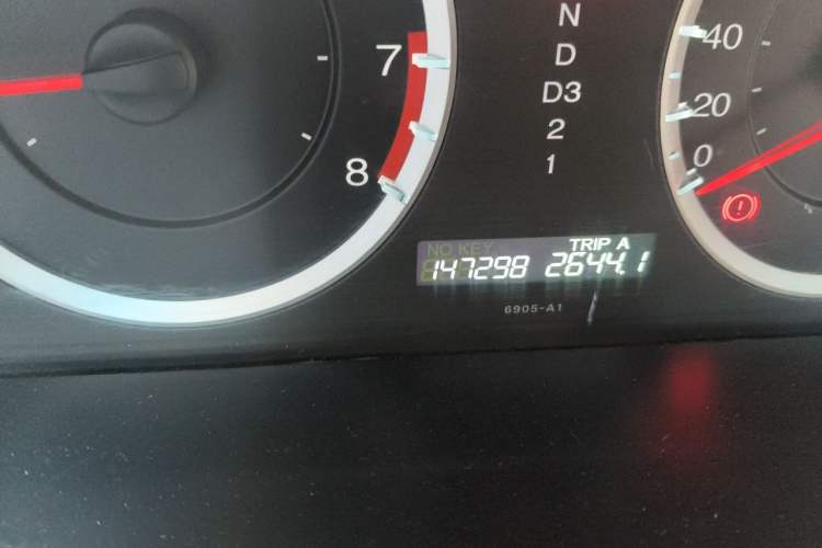 Used Honda Accord 2011 2.0L EX Odometer Close Up