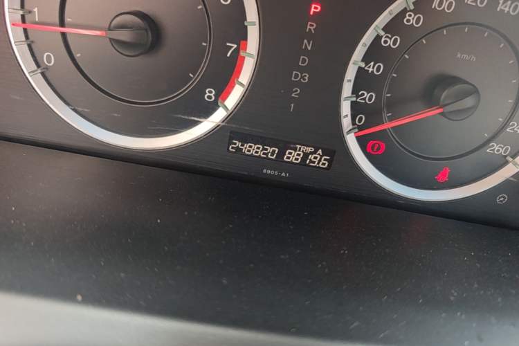 Used Honda Accord 2011 2.0L EX Odometer Close Up