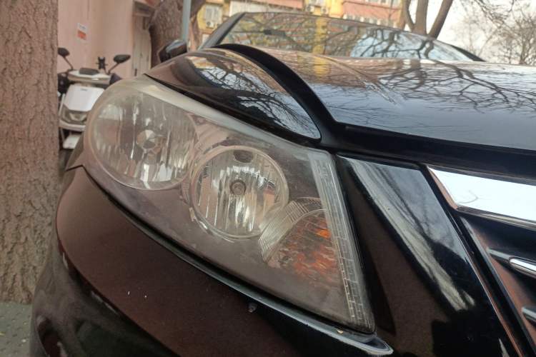 Used Honda Accord 2011 2.0L EX Right Front Headlight
