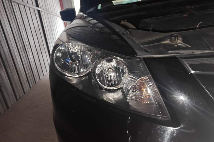 Used Honda Accord 2011 2.0L EX Right Front Headlight