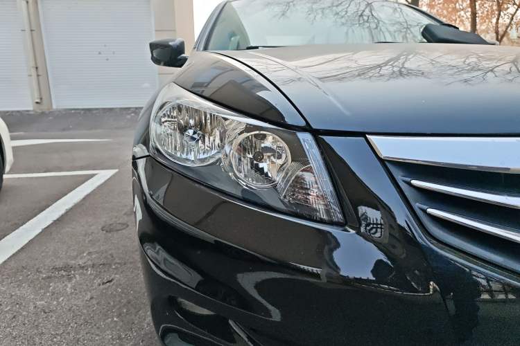 Used Honda Accord 2011 2.0L EX Right Front Headlight