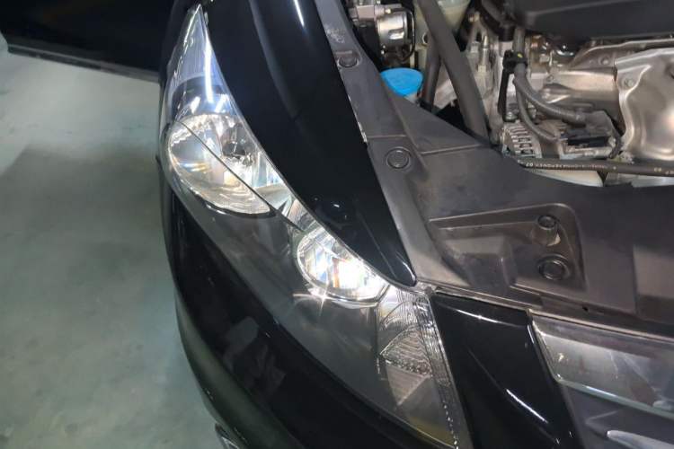 Used Honda Accord 2011 2.0L EX Right Front Headlight