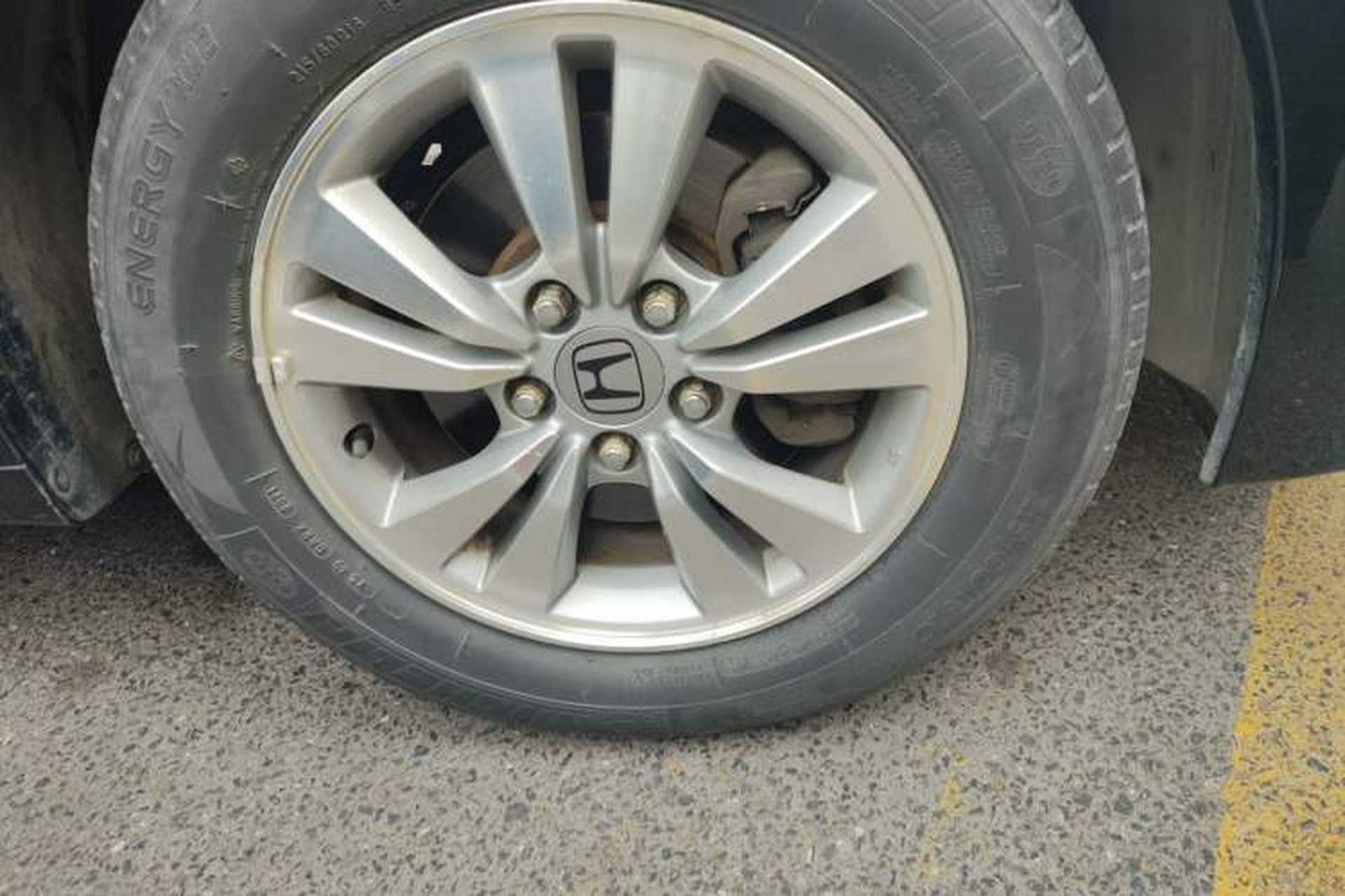 Used Honda Accord 2011 2.0L EX Right Front Wheel Hub