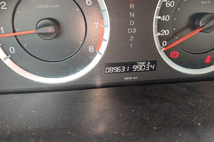 Used Honda Accord 2011 2.4L EX Odometer Close Up