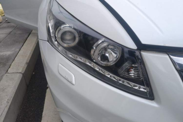 Used Honda Accord 2011 2.4L EX Right Front Headlight