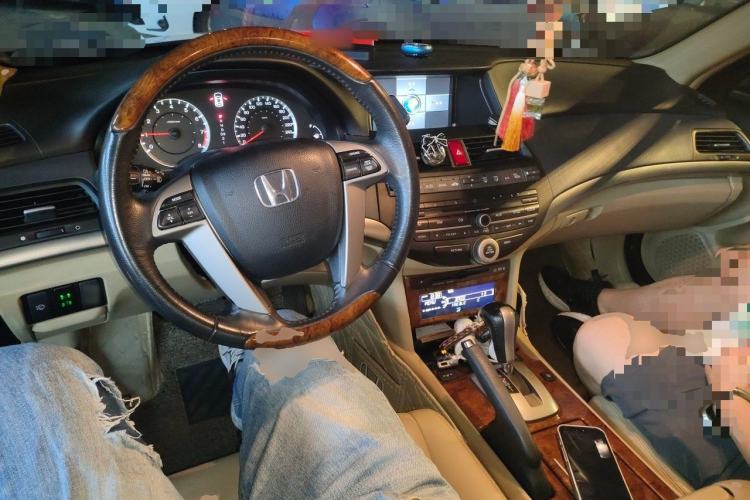 Used Honda Accord 2012 2.4L SE Center Console