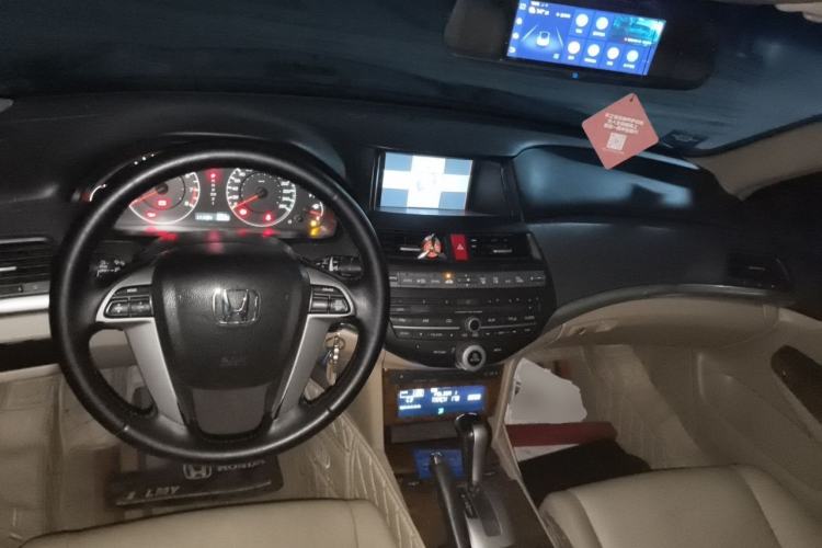 Used Honda Accord 2012 2.0L SE Center Console