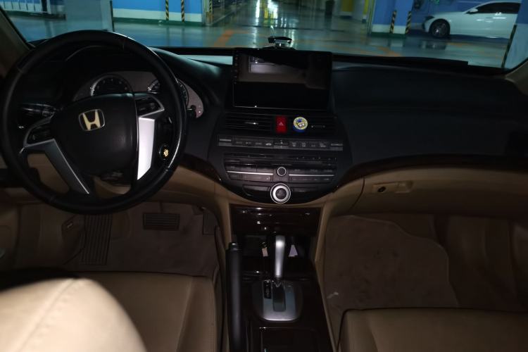 Used Honda Accord 2012 2.0L SE Center Console