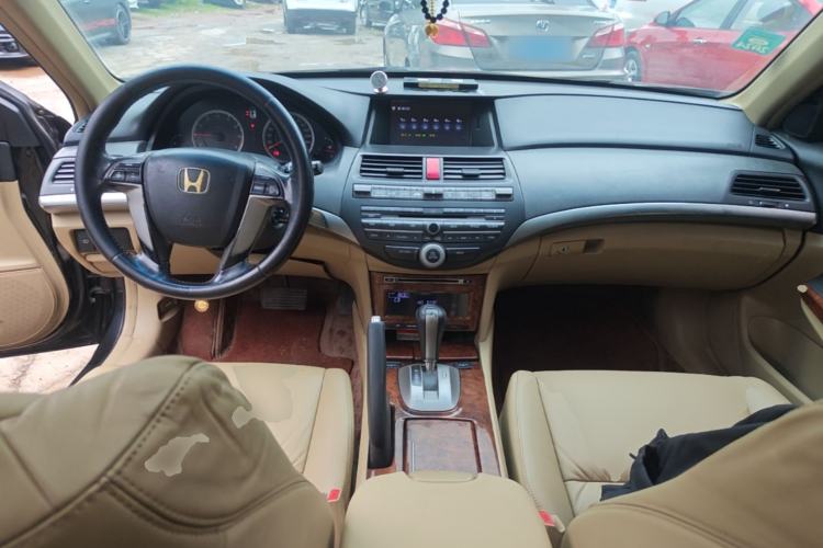 Used Honda Accord 2012 2.0L SE Center Console