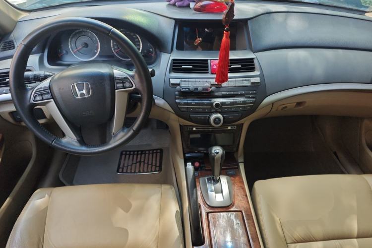 Used Honda Accord 2012 2.0L SE Center Console