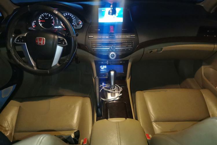 Used Honda Accord 2012 2.0L SE Center Console