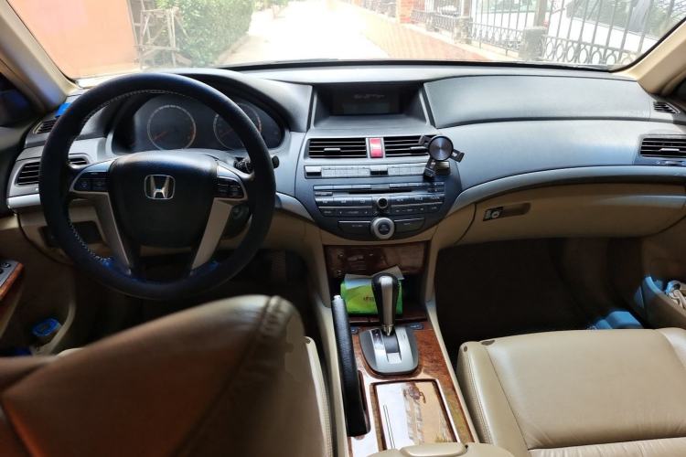 Used Honda Accord 2012 2.0L SE Center Console