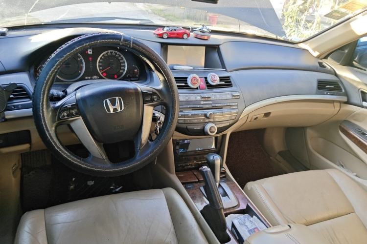 Used Honda Accord 2012 2.0L SE Center Console