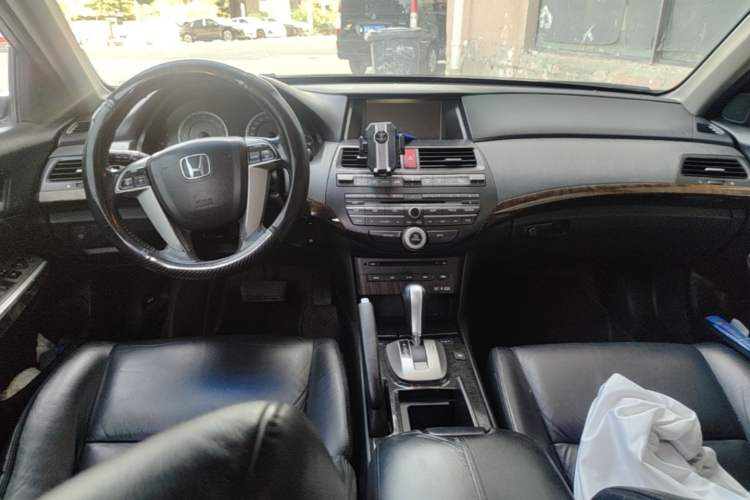 Used Honda Accord 2012 2.4L SE Center Console