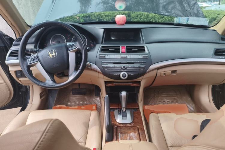 Used Honda Accord 2012 2.0L SE Center Console
