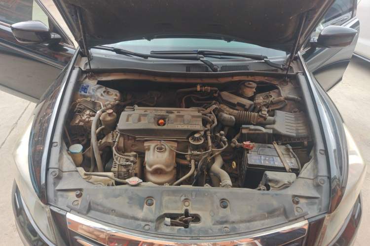 Used Honda Accord 2012 2.0L SE Engine Bay