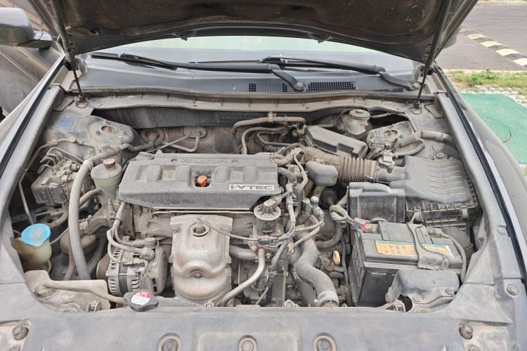 Used Honda Accord 2012 2.0L SE Engine Bay