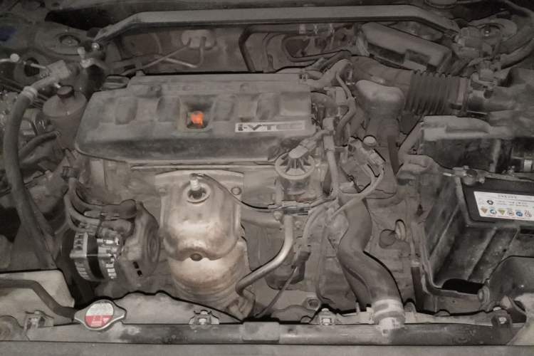 Used Honda Accord 2012 2.0L SE Engine Bay
