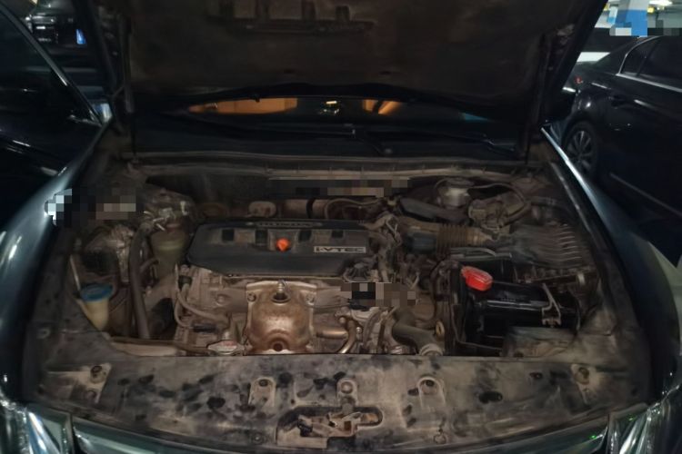 Used Honda Accord 2012 2.0L SE Engine Bay