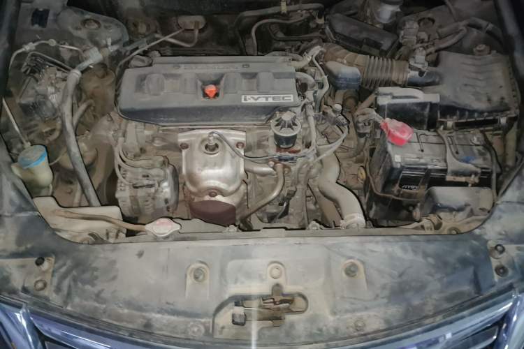 Used Honda Accord 2012 2.0L SE Engine Bay