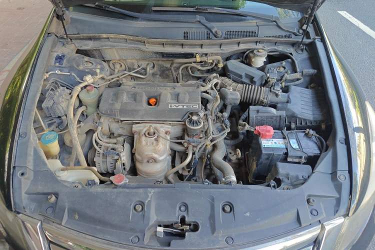 Used Honda Accord 2012 2.0L SE Engine Bay