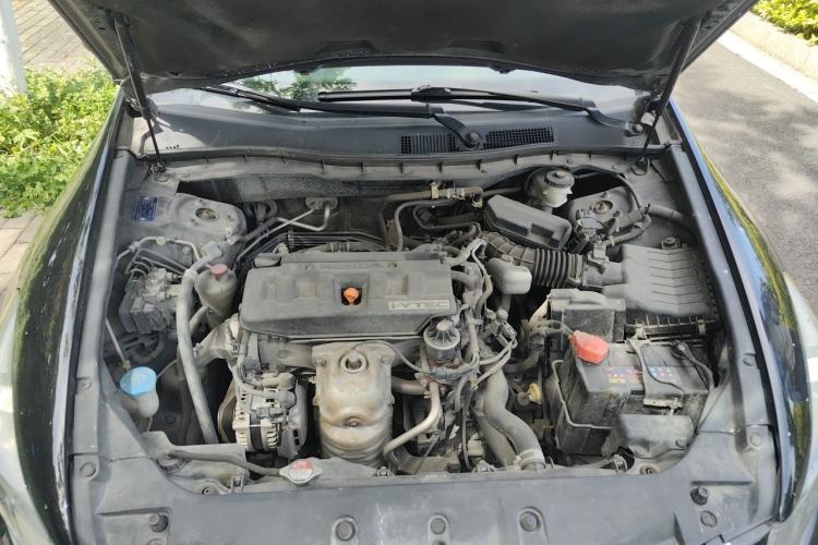 Used Honda Accord 2012 2.0L SE Engine Bay