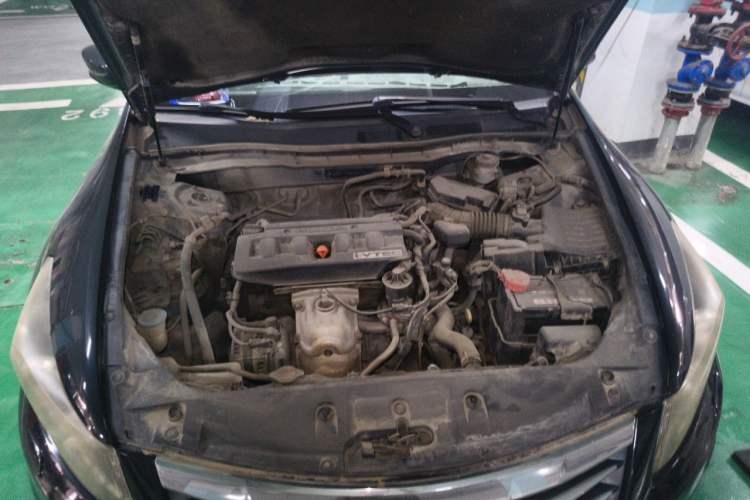 Used Honda Accord 2012 2.0L SE Engine Bay