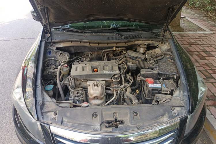 Used Honda Accord 2012 2.0L SE Engine Bay