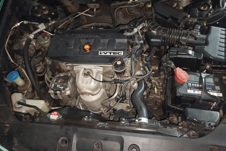 Used Honda Accord 2012 2.0L SE Engine Bay