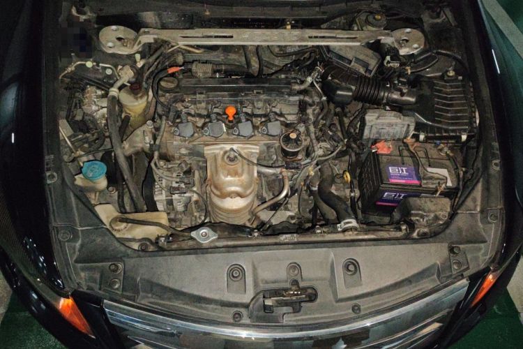 Used Honda Accord 2012 2.0L SE Engine Bay