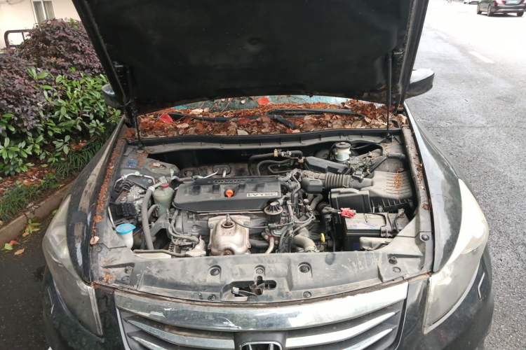 Used Honda Accord 2012 2.0L SE Engine Bay