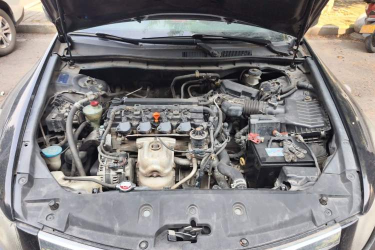 Used Honda Accord 2012 2.0L SE Engine Bay
