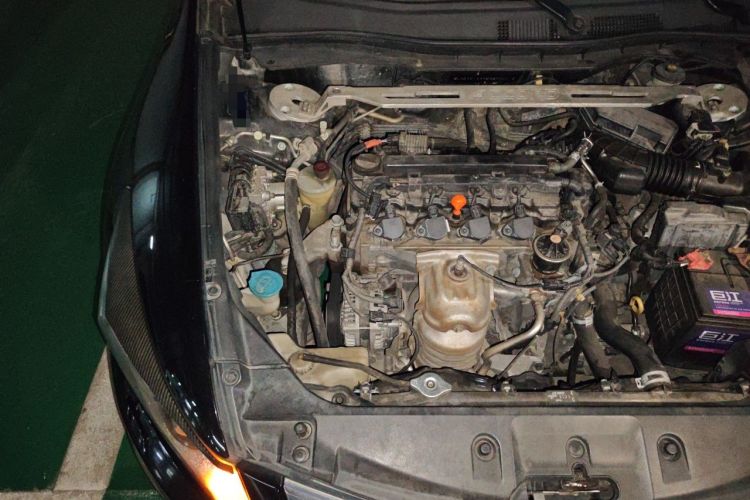 Used Honda Accord 2012 2.0L SE Engine Bay Right