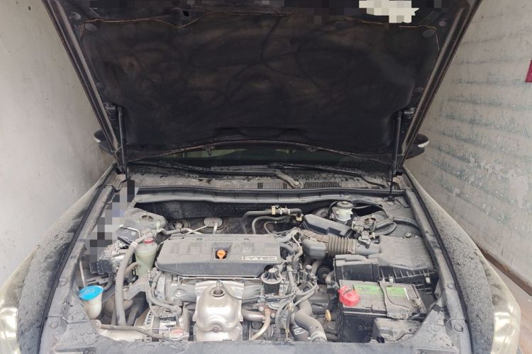 Used Honda Accord 2012 2.0L SE Engine Bay