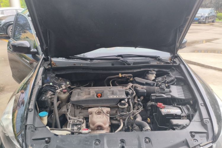 Used Honda Accord 2012 2.0L SE Engine Bay