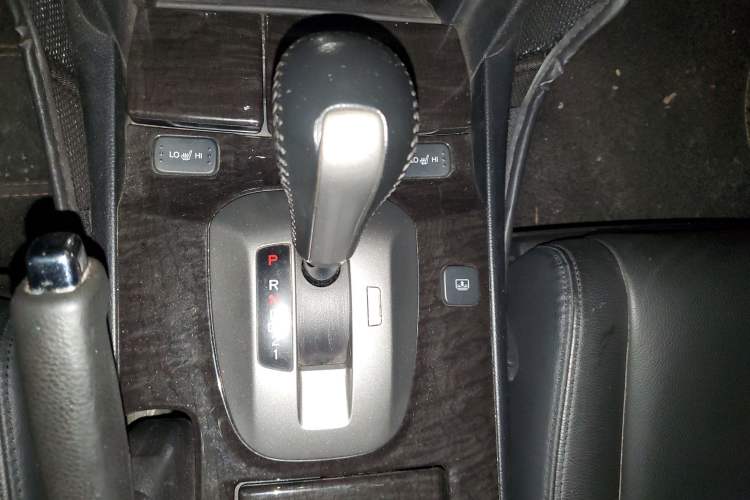 Used Honda Accord 2012 2.4L SE Gear Lever