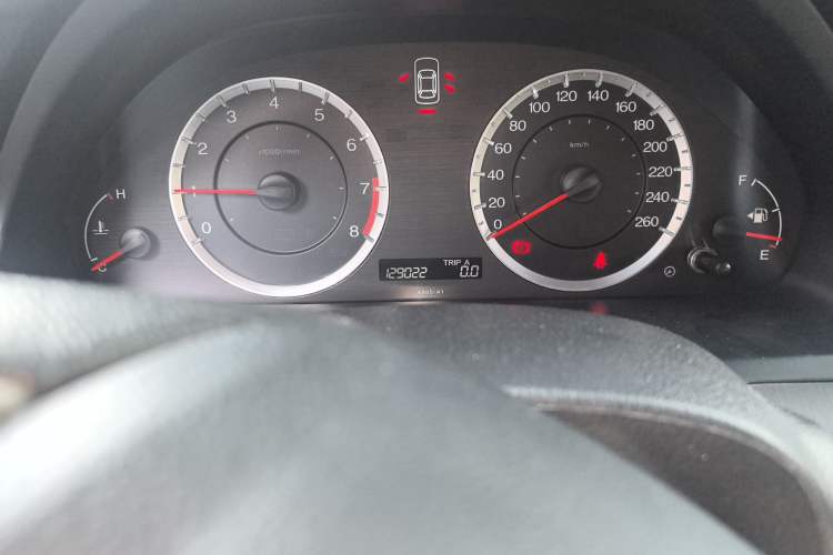 Used Honda Accord 2012 2.0L MT Odometer Close Up