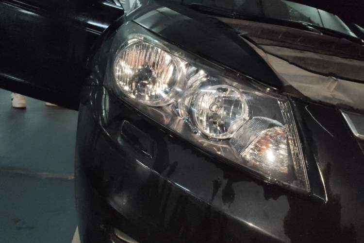 Used Honda Accord 2012 2.0L SE Right Front Headlight