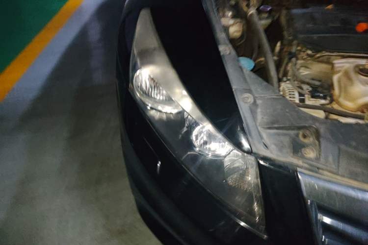 Used Honda Accord 2012 2.0L SE Right Front Headlight