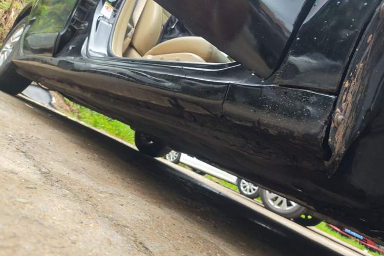 Used Honda Accord 2012 2.0L SE Right Side Sill