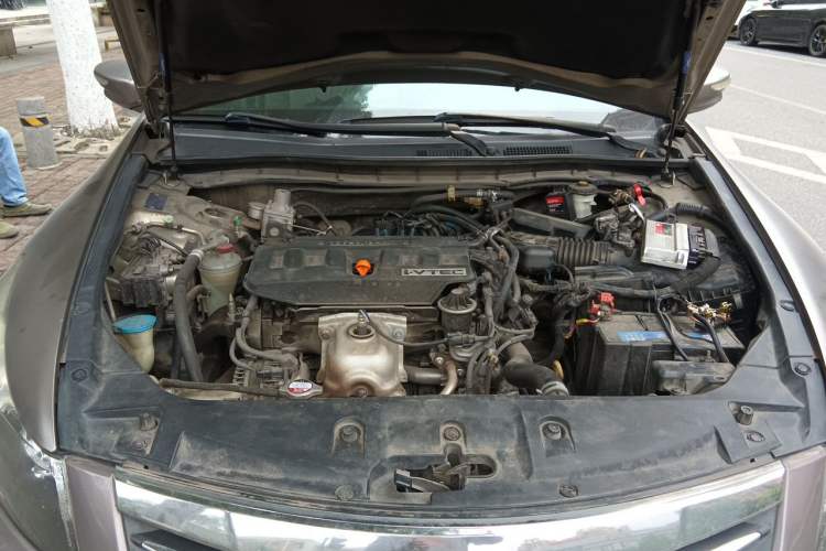Used Honda Accord 2012 2.0L SE Engine Bay