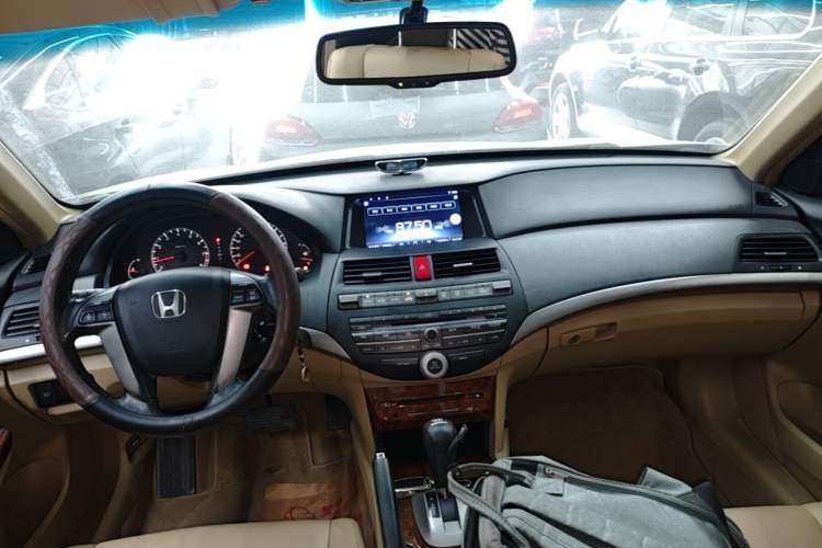 Used Honda Accord 2012 2.0L SE Center Console