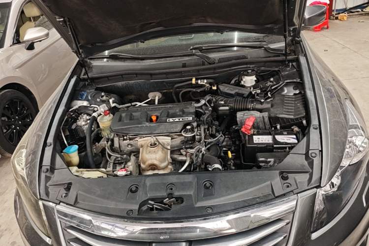 Used Honda Accord 2012 2.0L SE Engine Bay