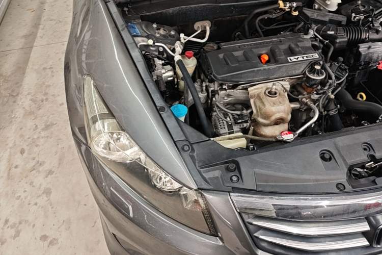 Used Honda Accord 2012 2.0L SE Engine Bay Right