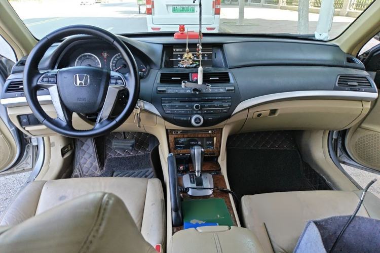 Used Honda Accord 2012 2.0L SE Center Console
