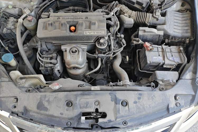 Used Honda Accord 2012 2.0L SE Engine Bay