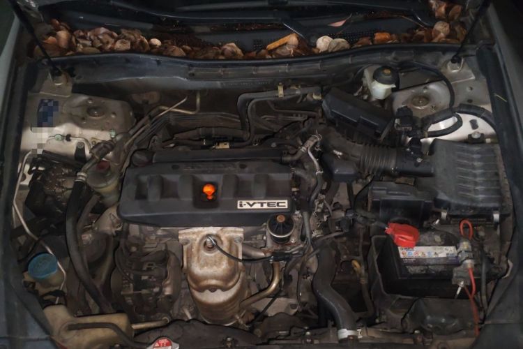 Used Honda Accord 2012 2.0L SE Engine Bay