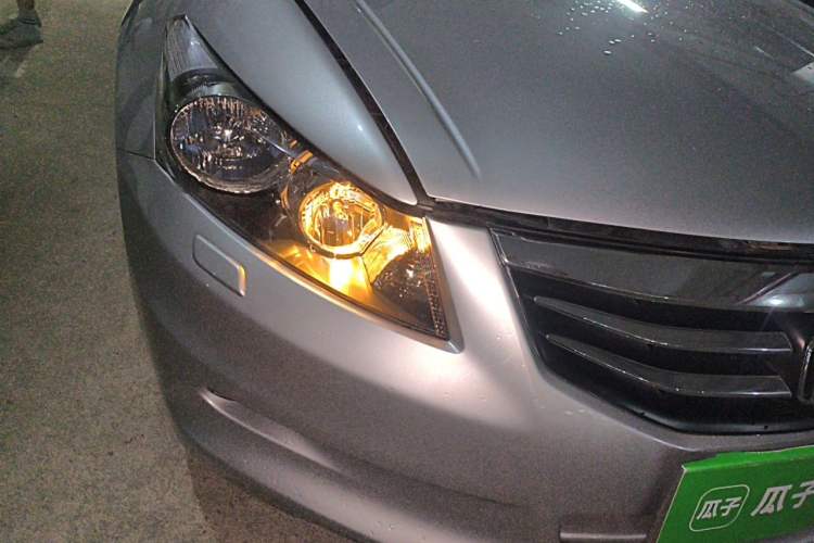 Used Honda Accord 2012 2.0L SE Right Front Headlight