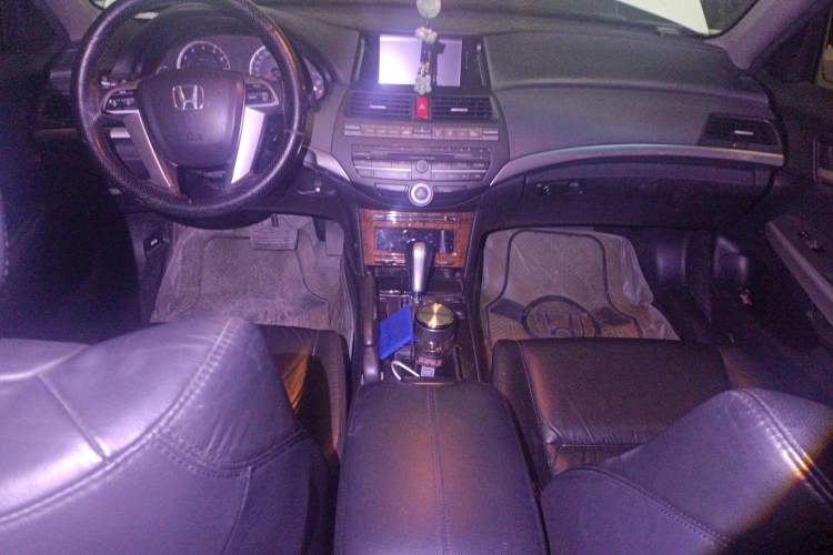 Used Honda Accord 2012 2.4L SE Center Console
